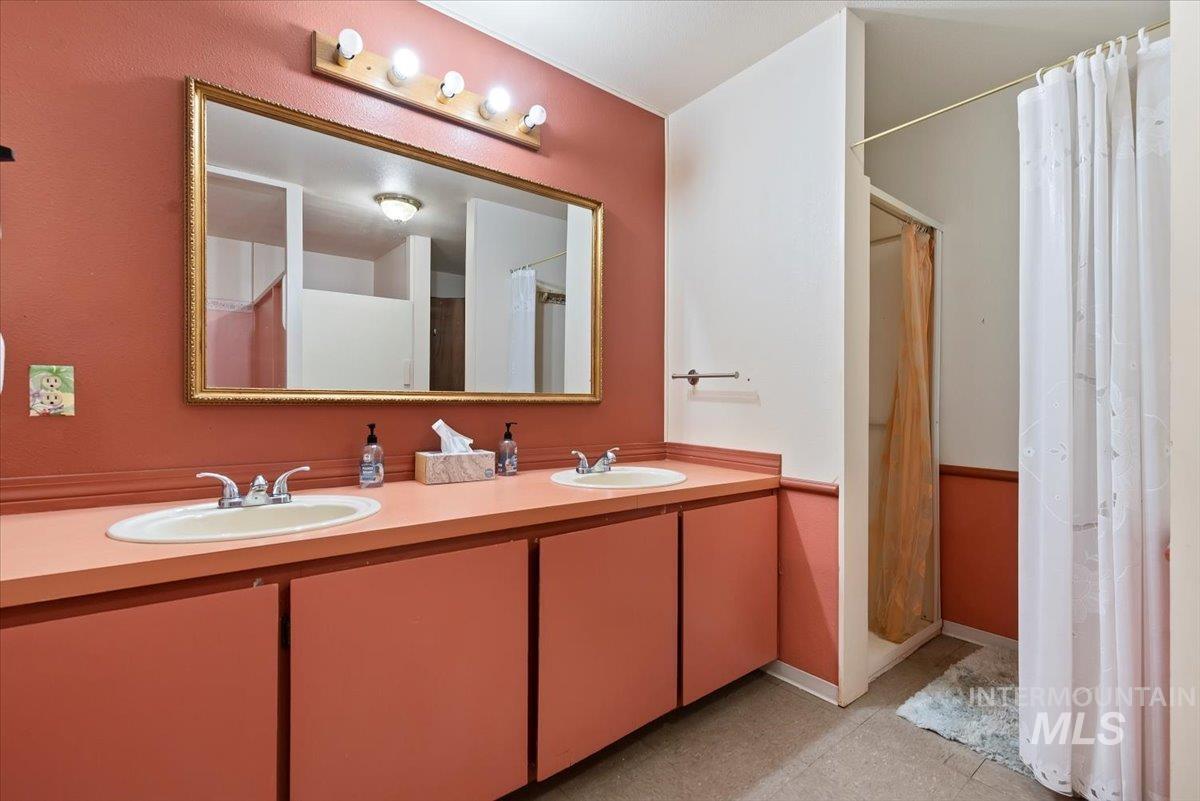 1325 E Denver St. Property Photo 17