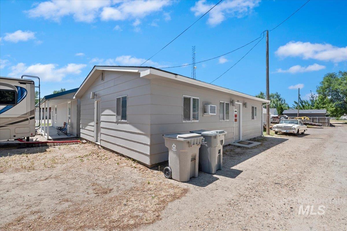 1325 E Denver St. Property Photo 18
