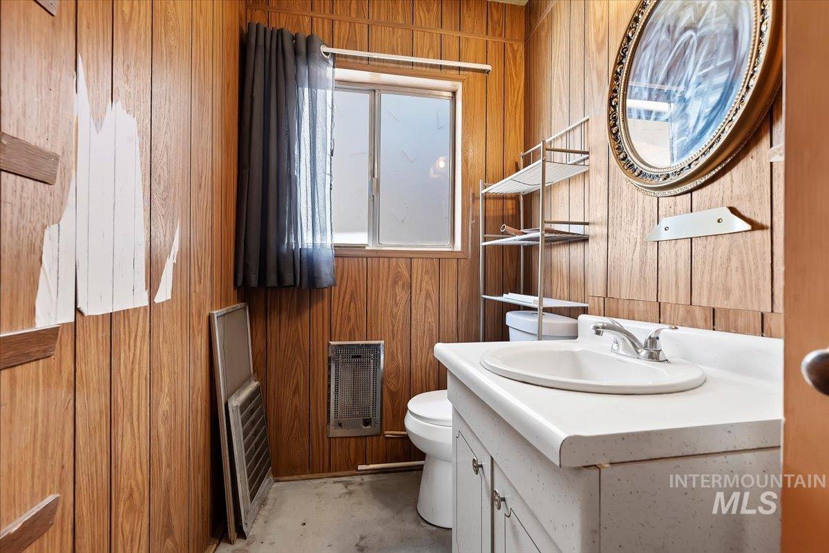 1325 E Denver St. Property Photo 27