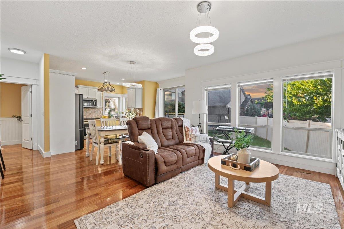 1328 W Cobblefield St. Property Photo 9