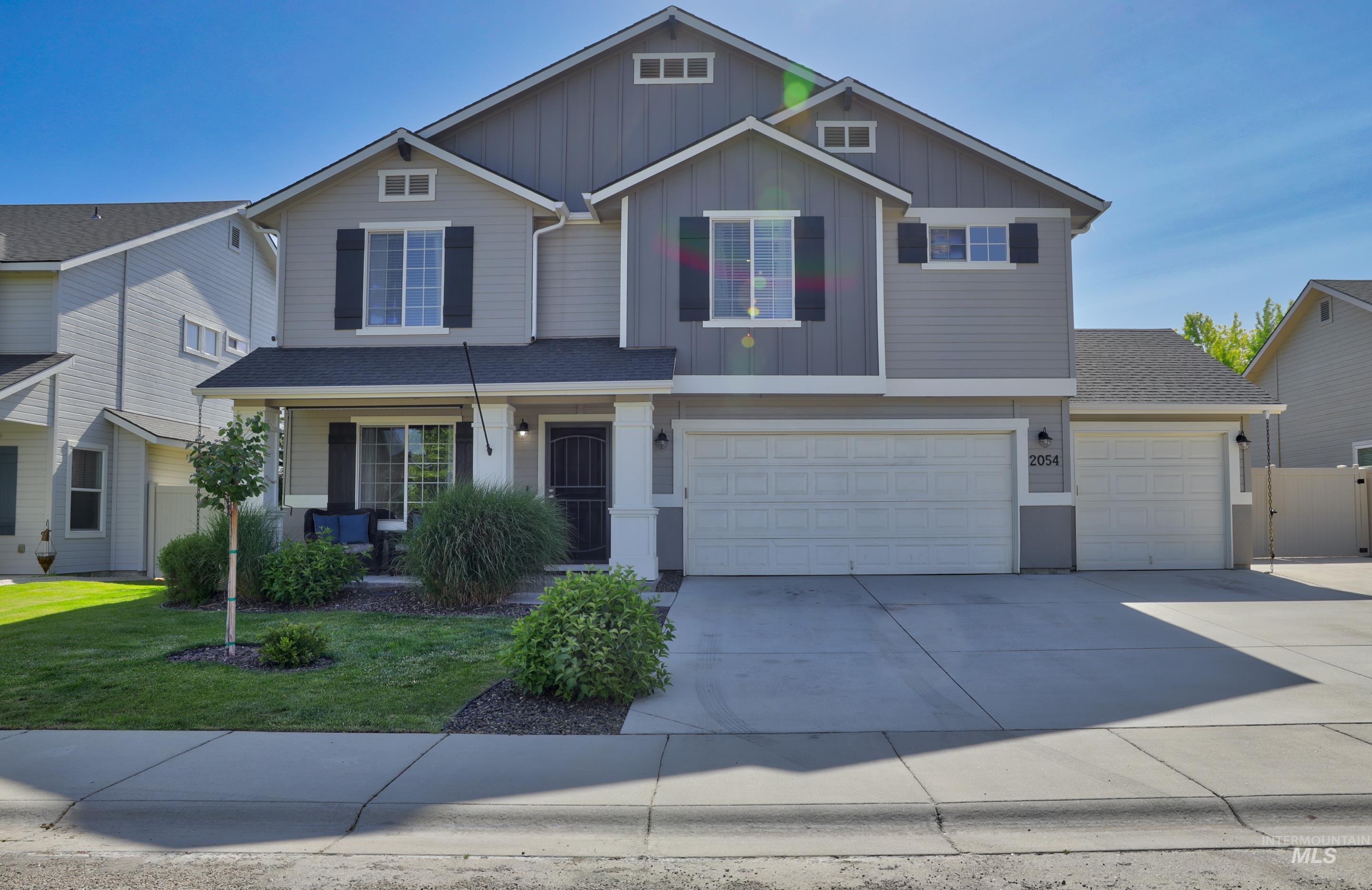 2054 N Van Dyke Ave Property Photo 1