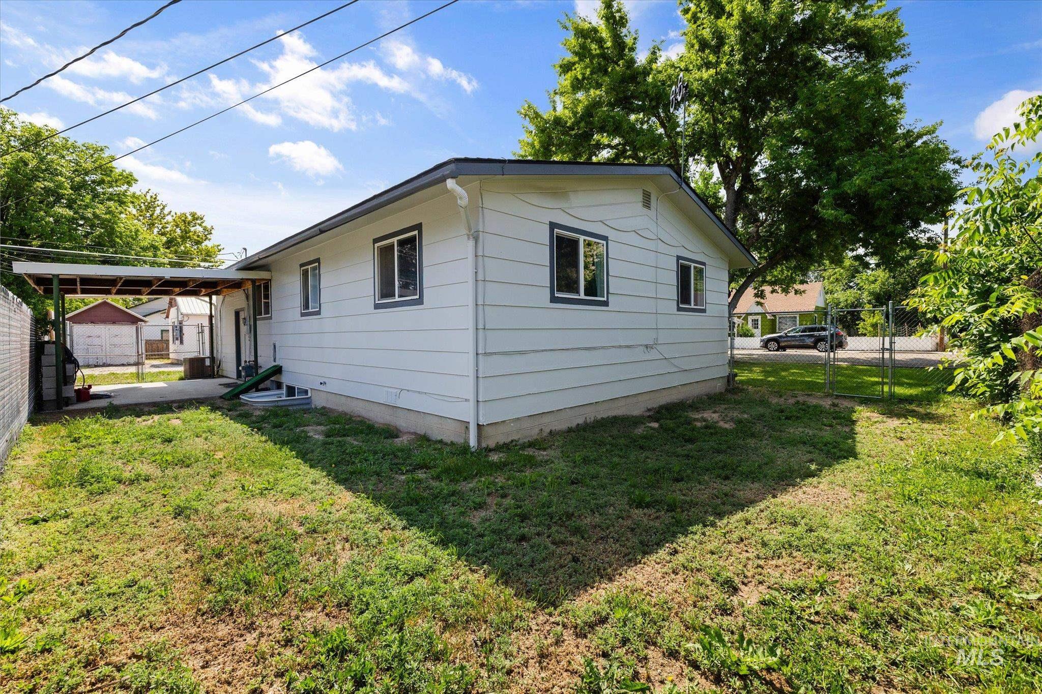 1112 E Washington Ave Property Photo 3