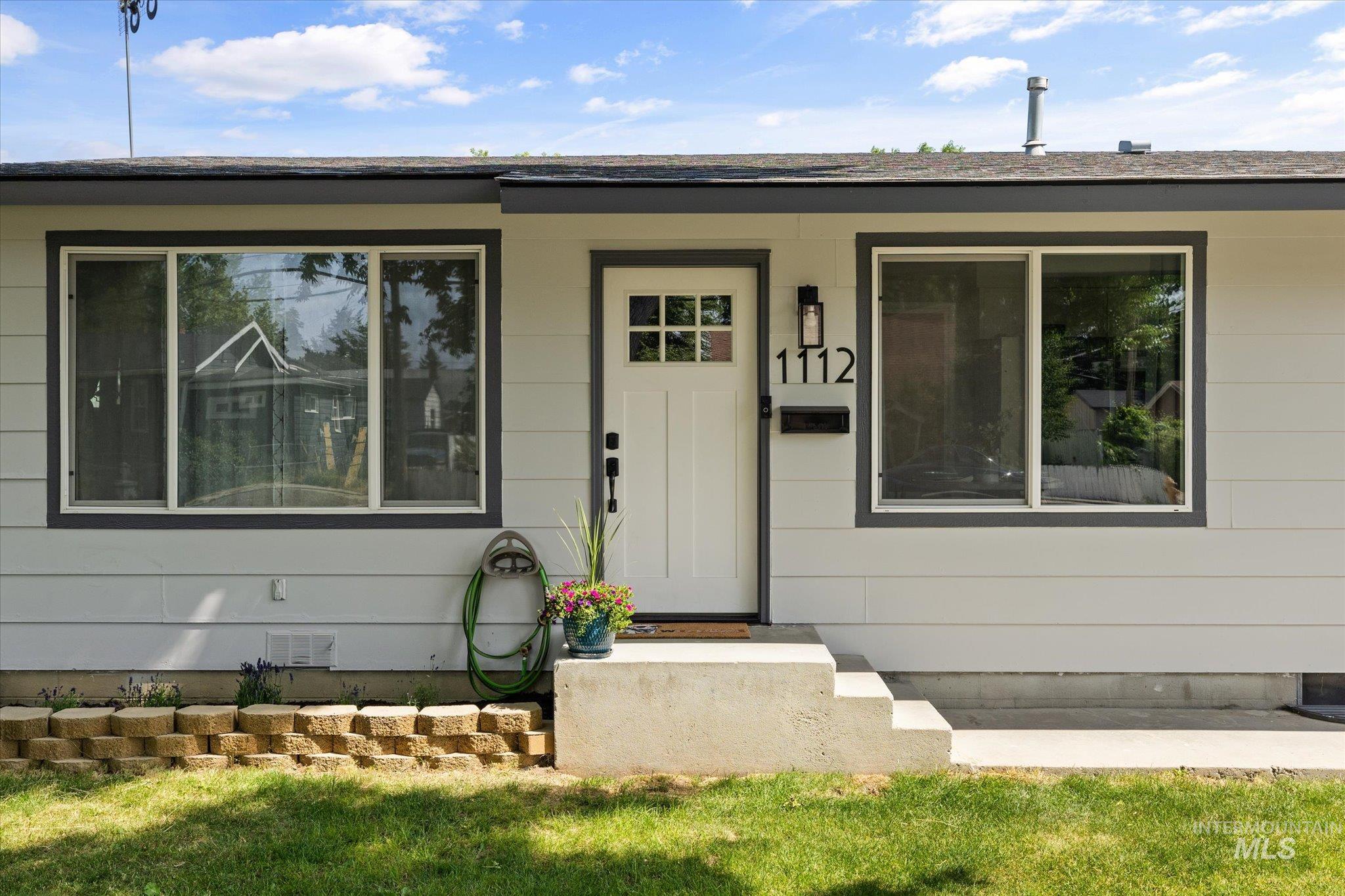 1112 E Washington Ave Property Photo 4