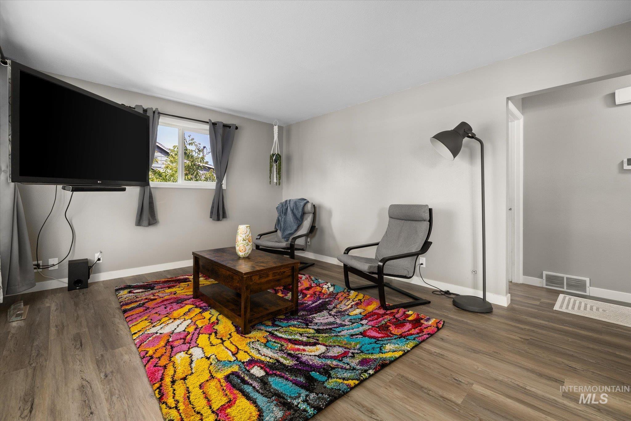 1112 E Washington Ave Property Photo 5