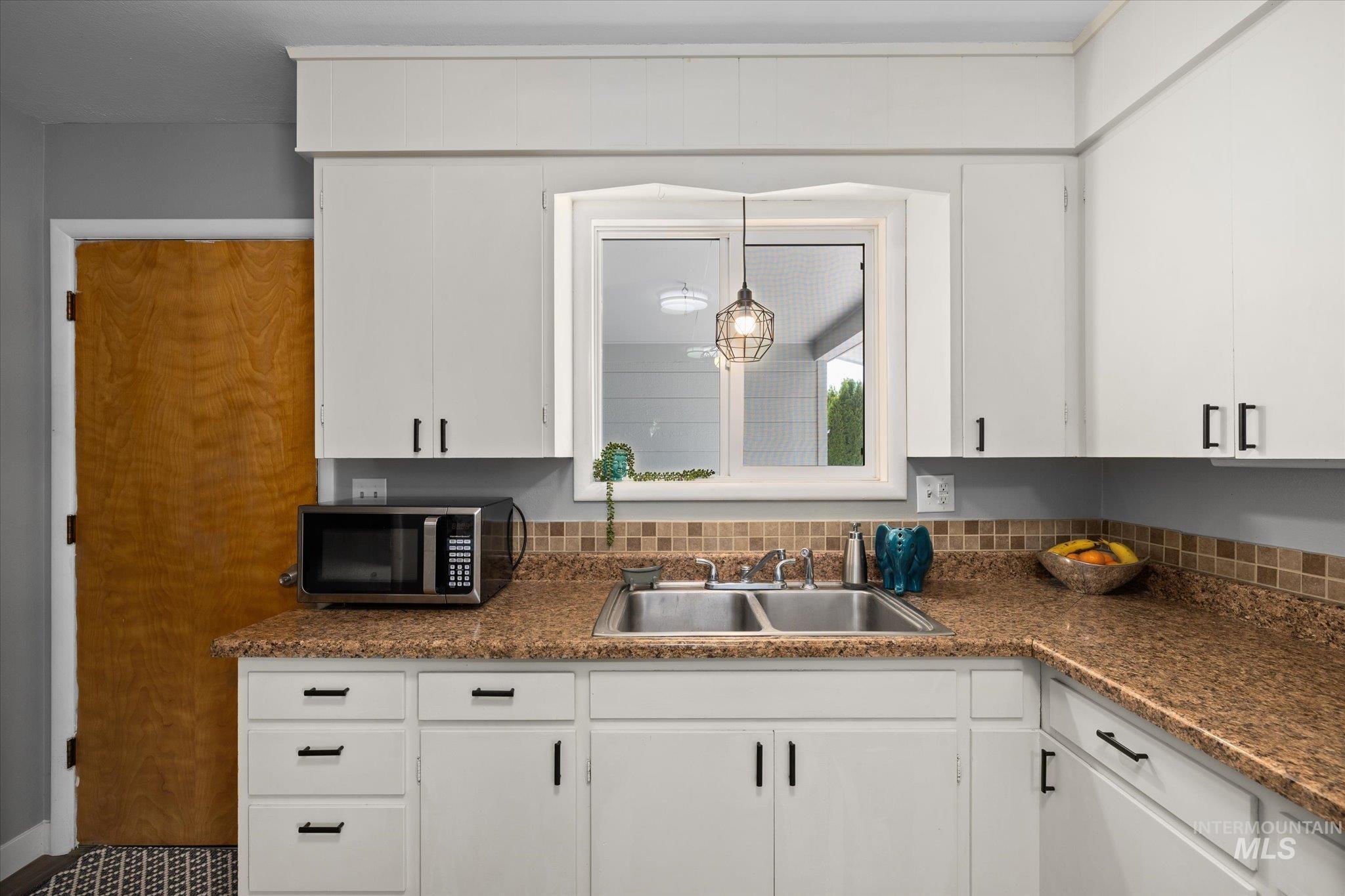 1112 E Washington Ave Property Photo 11