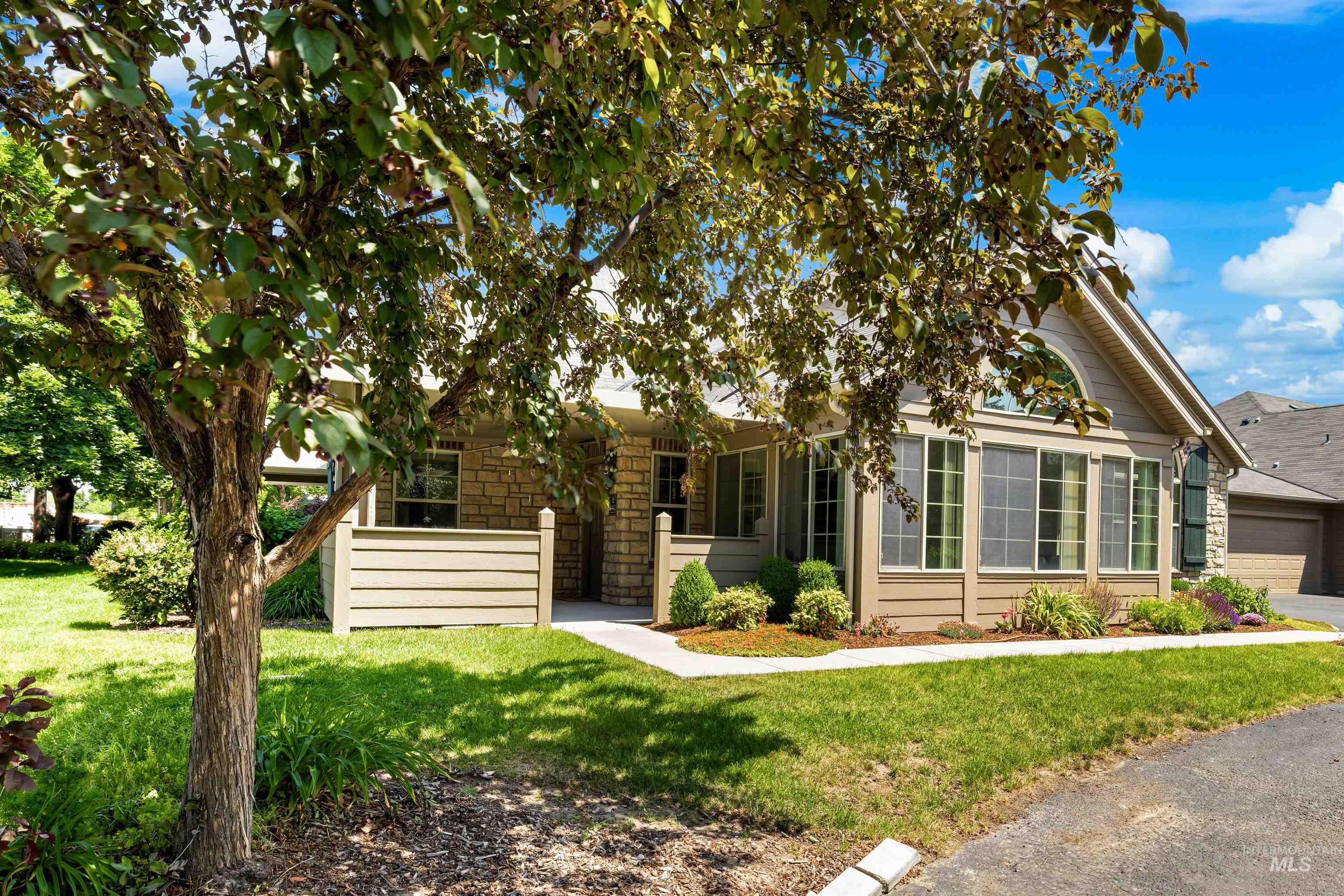 1442 N McKinney Ln Property Photo 1
