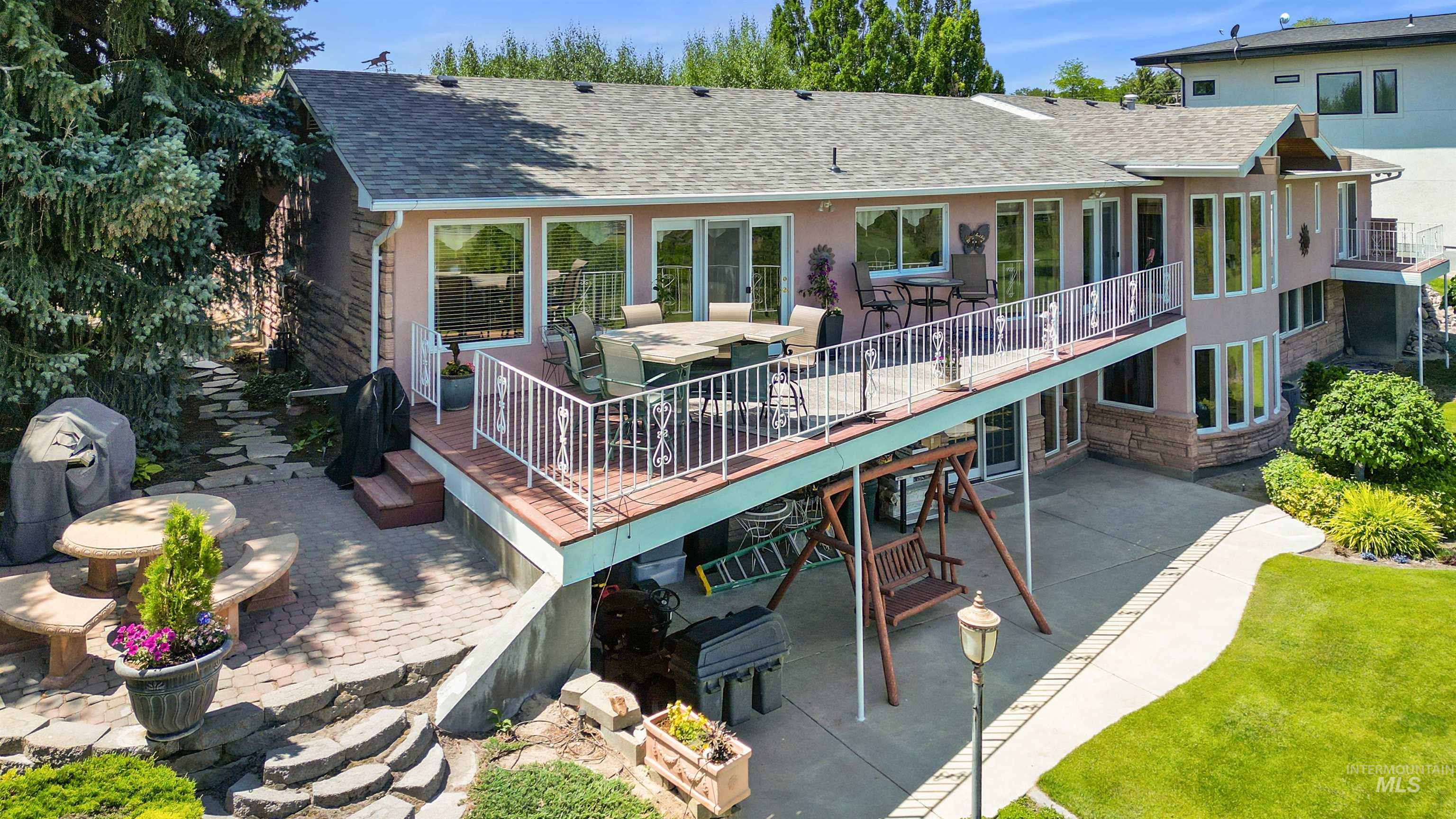 15 Van Engelen Rd Property Photo 9