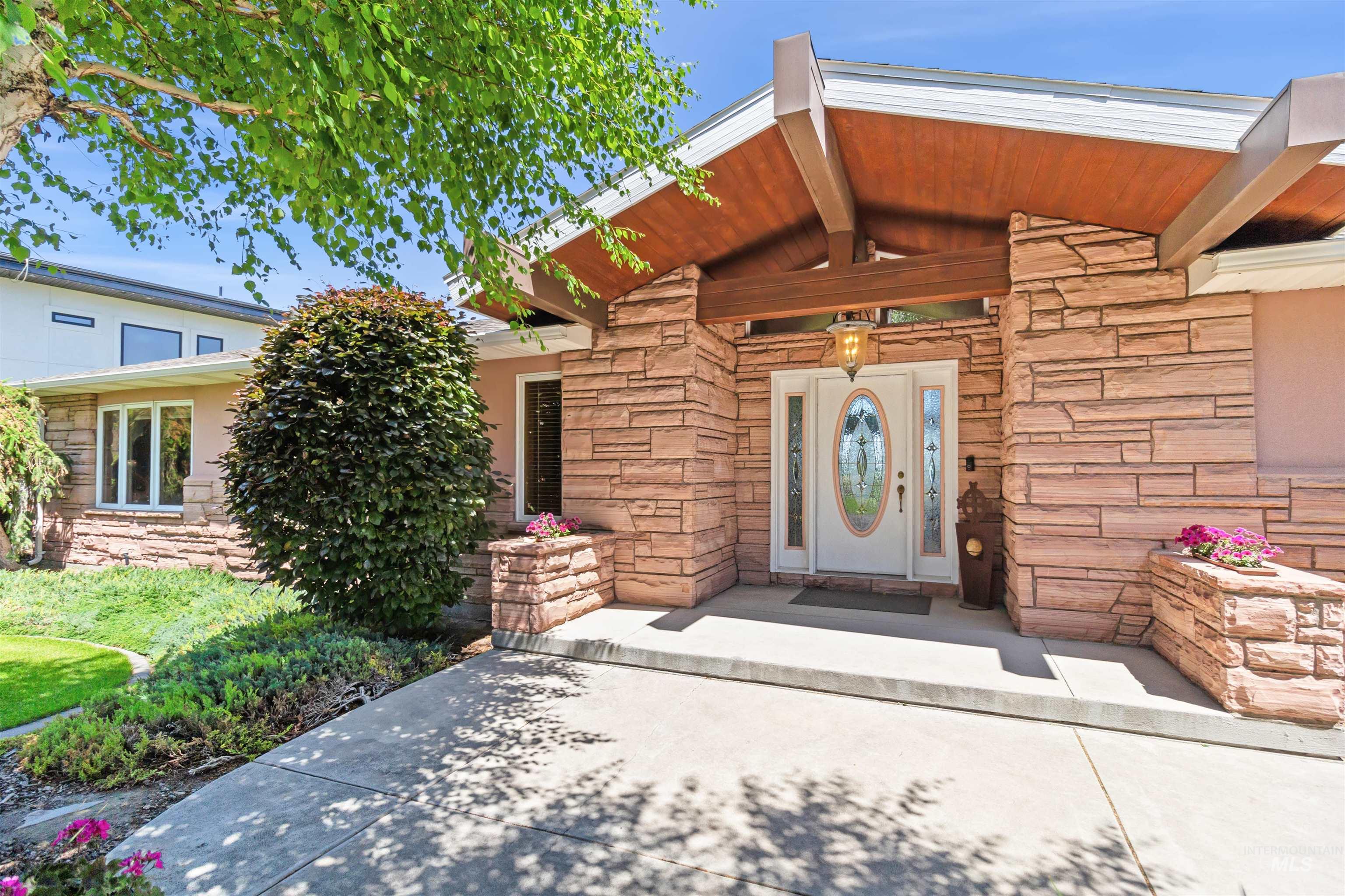 15 Van Engelen Rd Property Photo 18