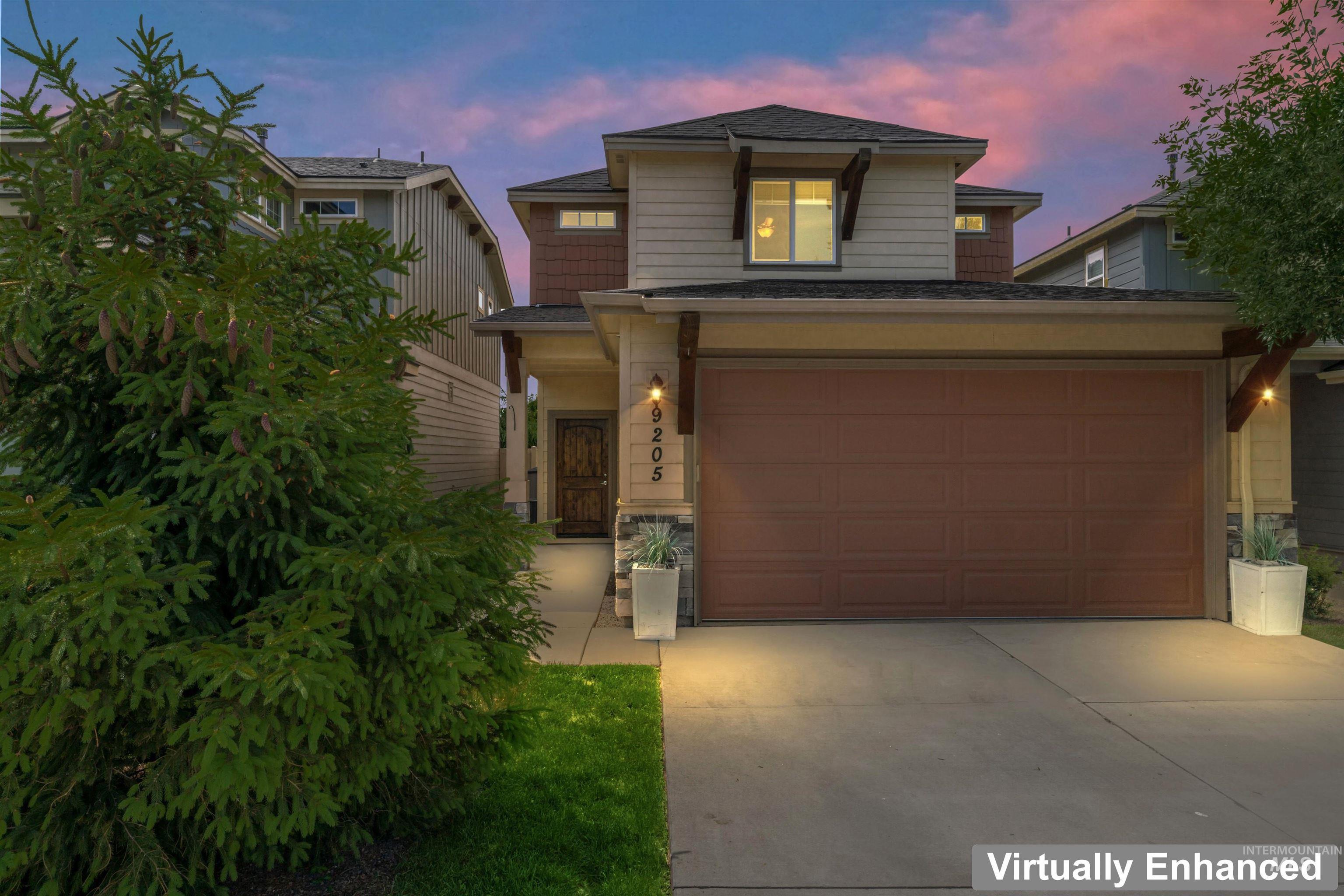 9205 W Tillamook Drive Property Photo 1