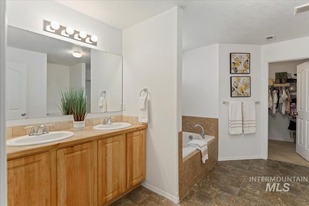 4456 N Weston Ave Property Photo 18