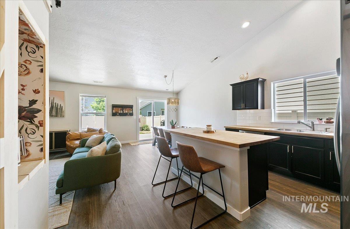 5053 N Maplestone Ave. Property Photo 4