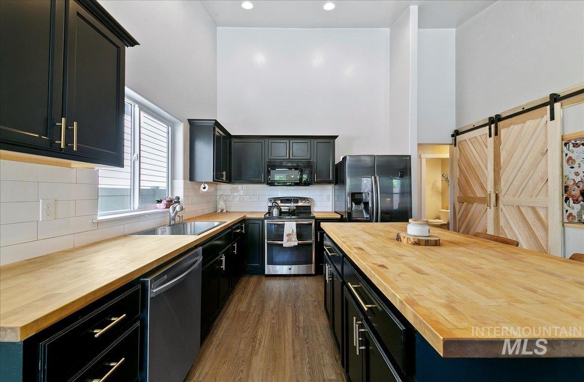 5053 N Maplestone Ave. Property Photo 6