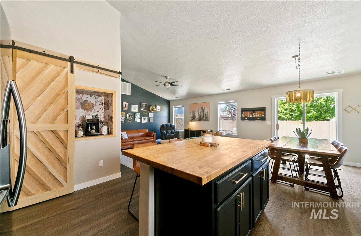 5053 N Maplestone Ave. Property Photo 8