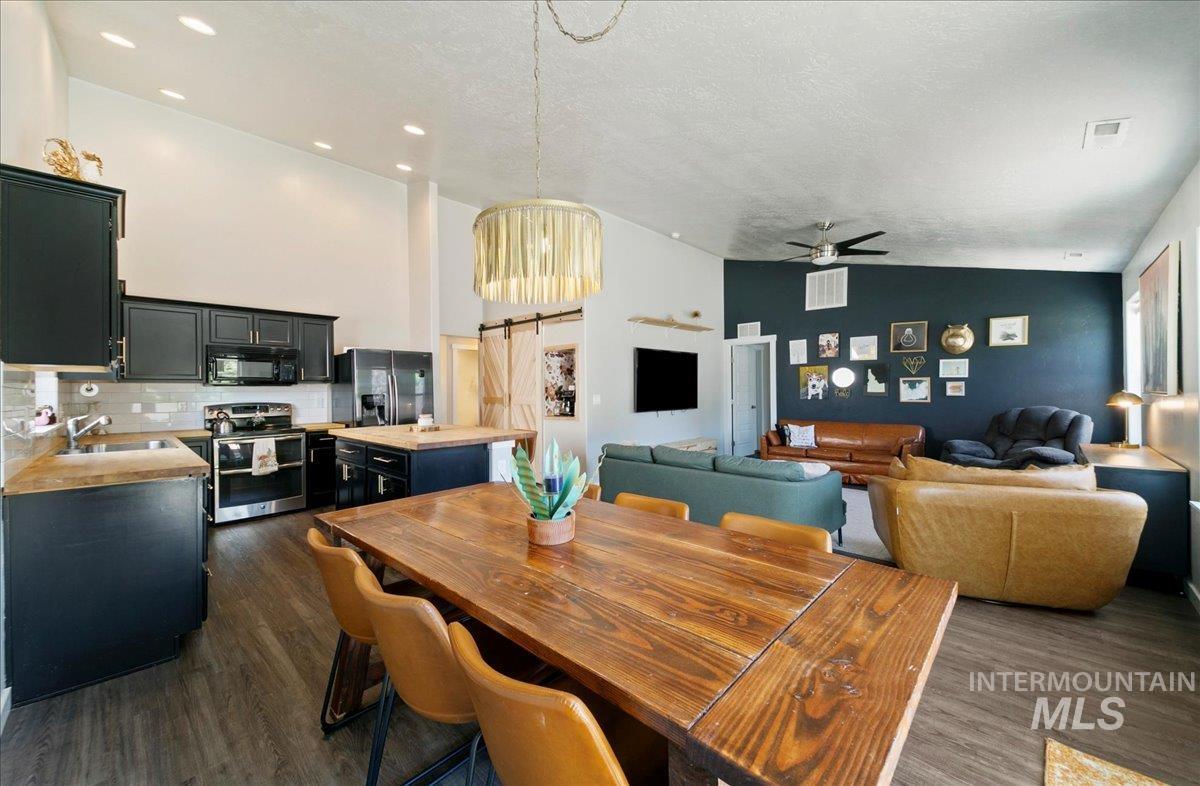5053 N Maplestone Ave. Property Photo 13