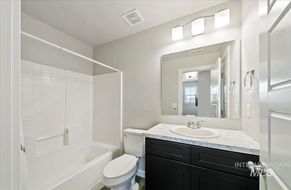 5053 N Maplestone Ave. Property Photo 32