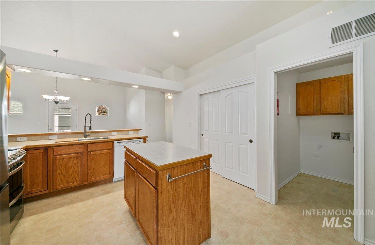 431 N David Frost St Property Photo 15