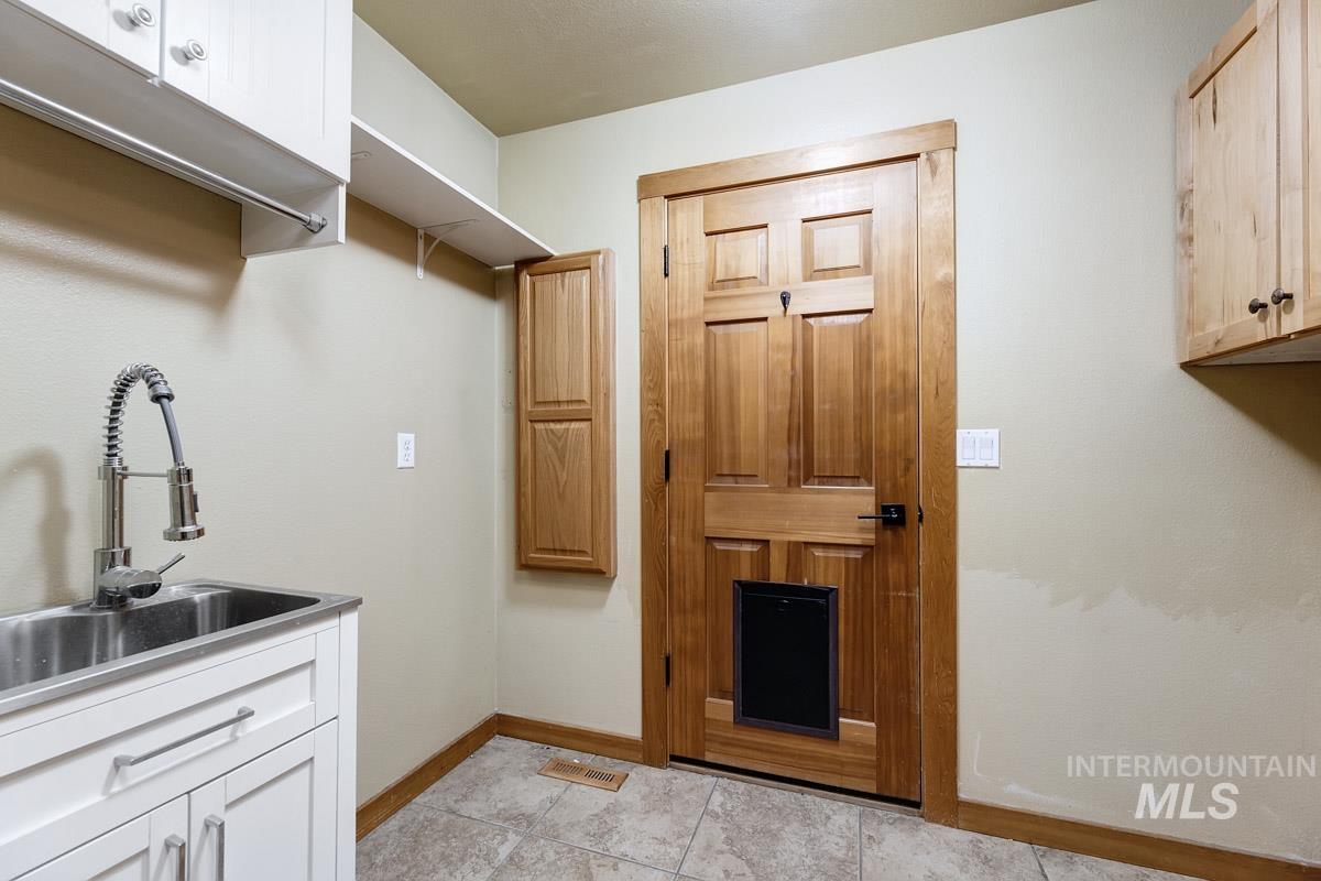 8315 Elk Ridge Ln Property Photo 17