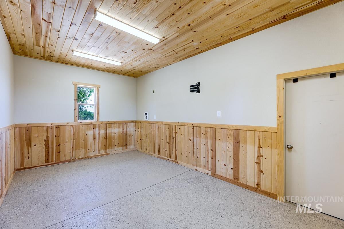 8315 Elk Ridge Ln Property Photo 32