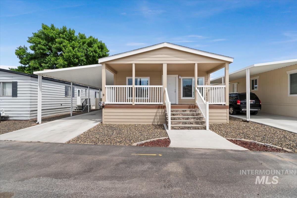 2401 S Owyhee St Property Photo 1