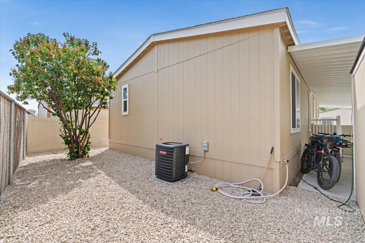 2401 S Owyhee St Property Photo 23