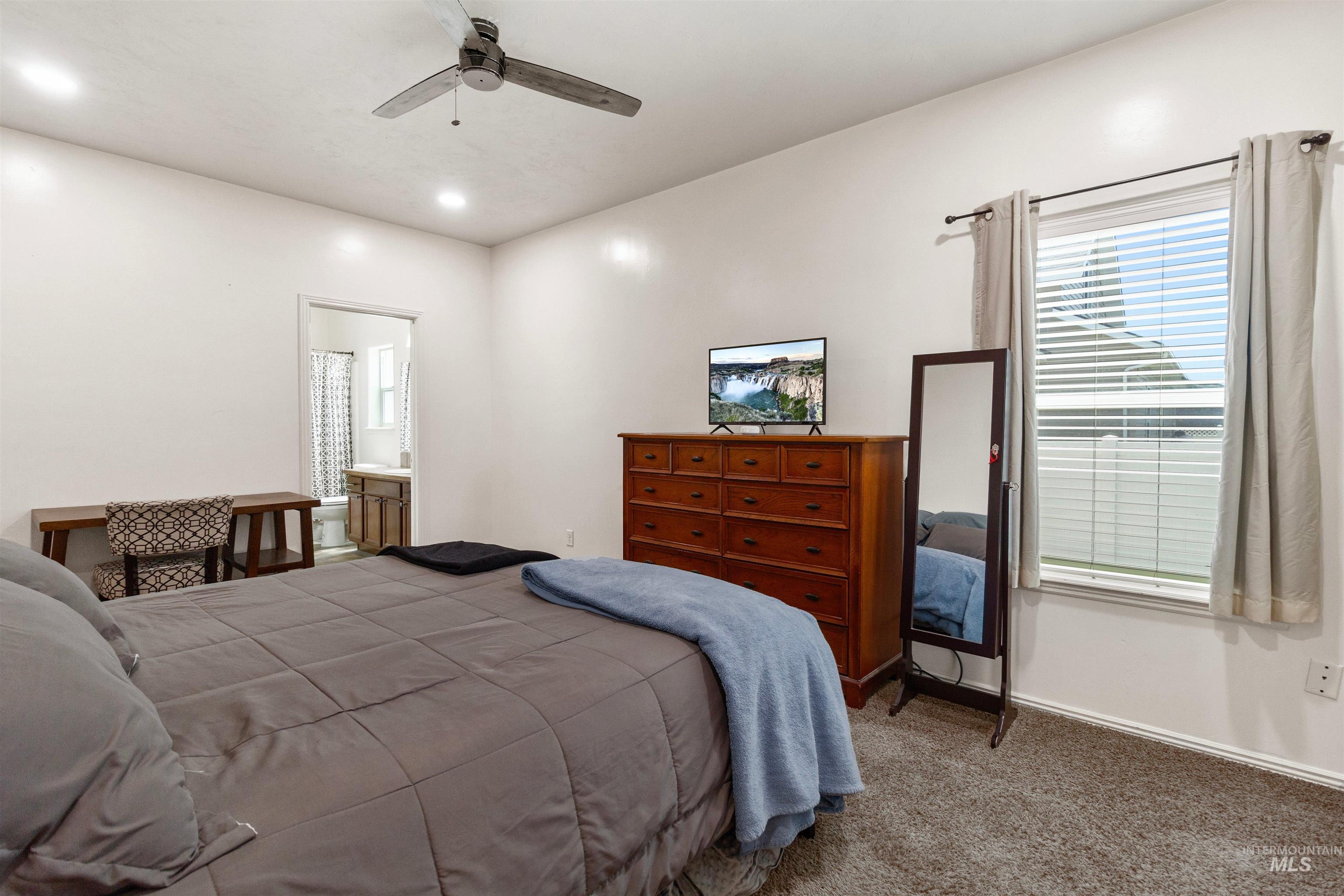 420 Cayuse Creek Dr Property Photo 17