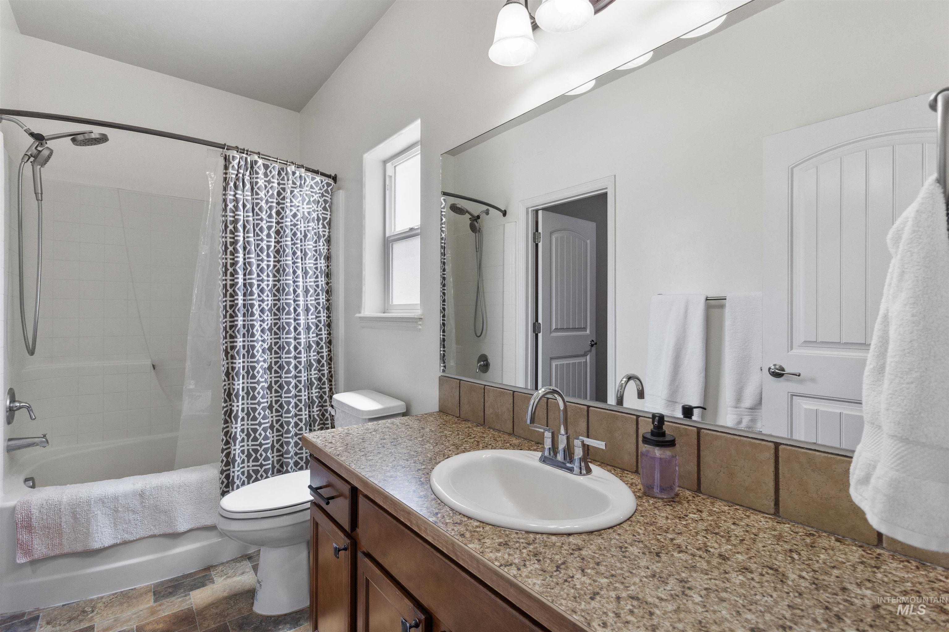 420 Cayuse Creek Dr Property Photo 20