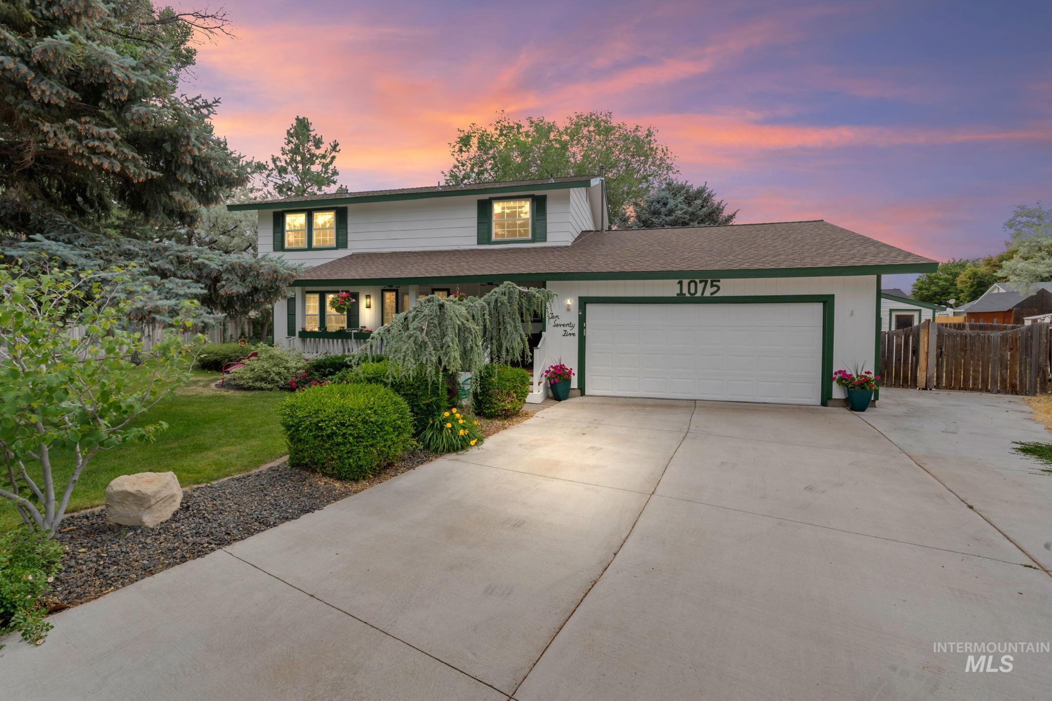 1075 Teal Circle Property Photo 1