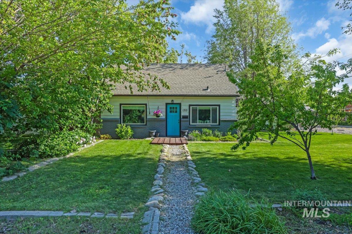 1315 E Lincoln Ave Property Photo 4