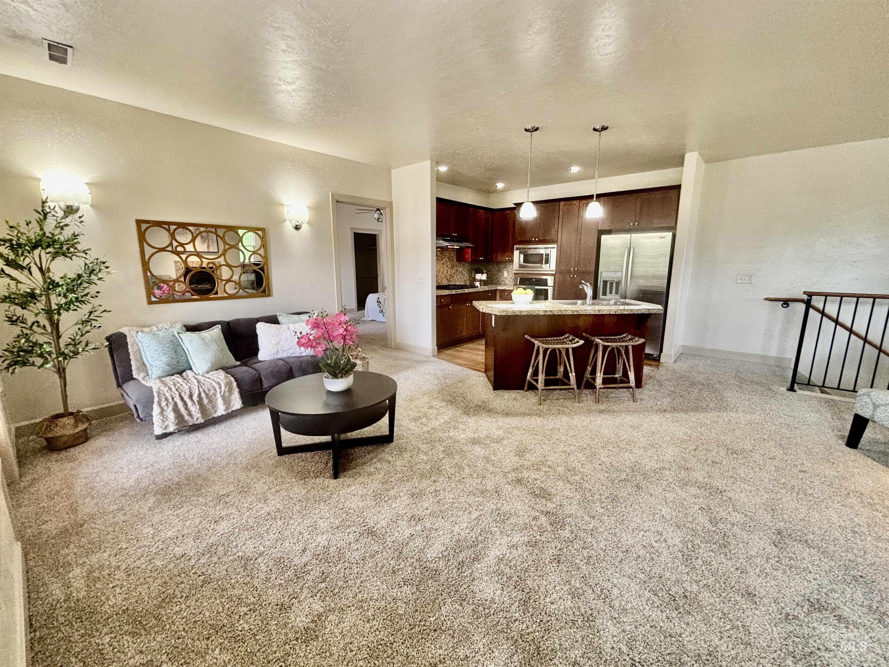 1274 E Winding Creek Drive Property Photo 3