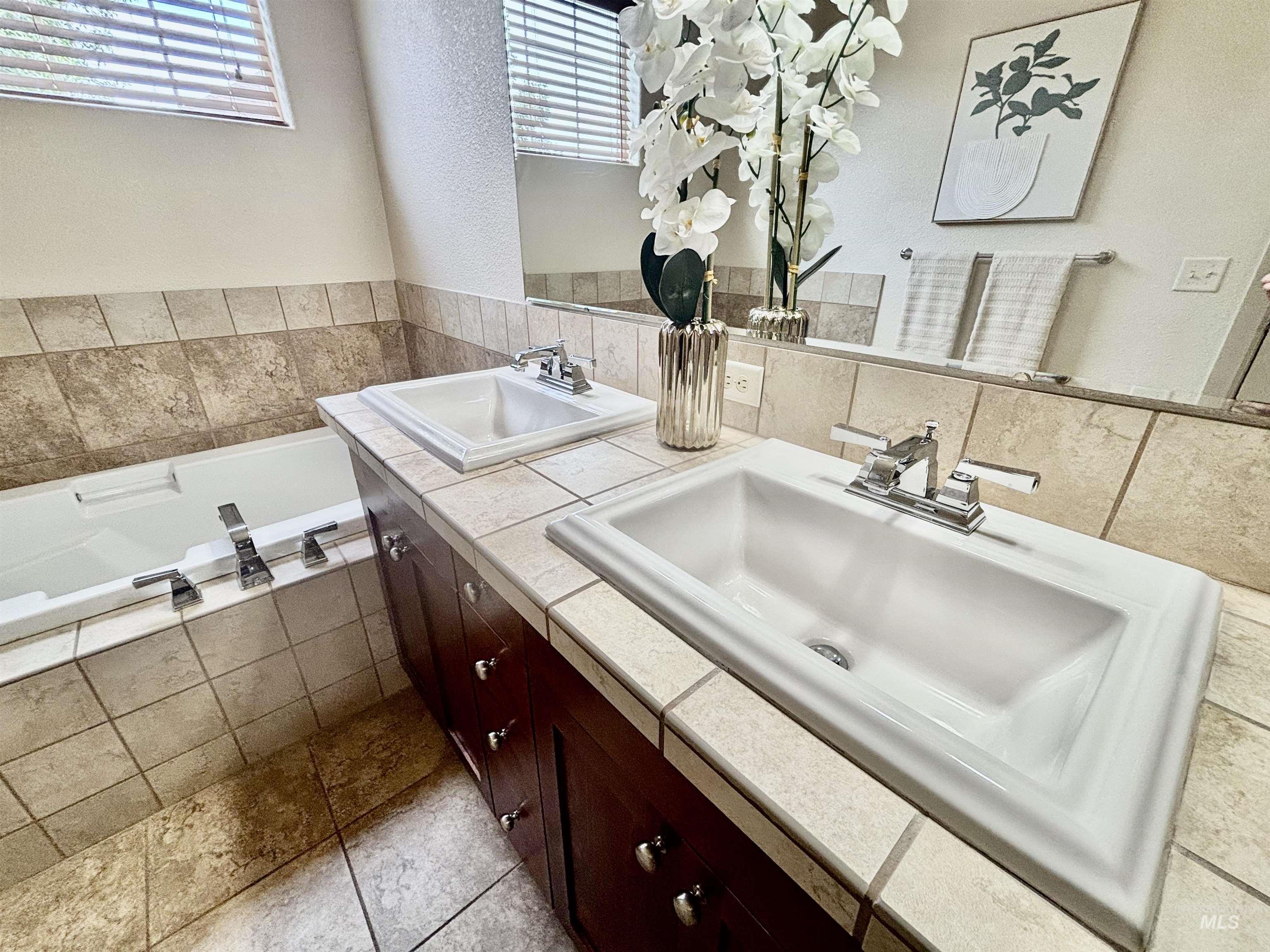 1274 E Winding Creek Drive Property Photo 19
