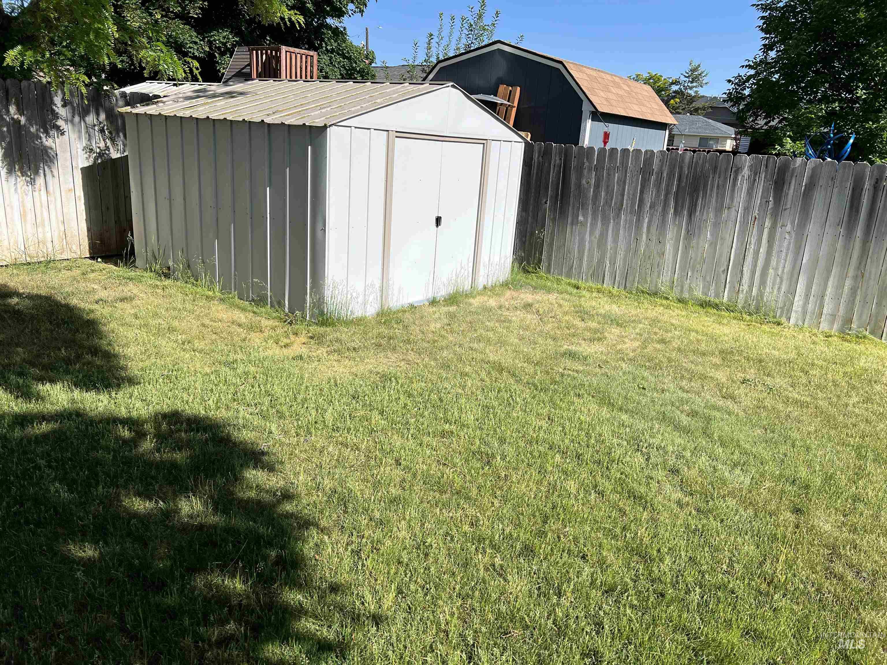 1423 Holly Dr Property Photo 4