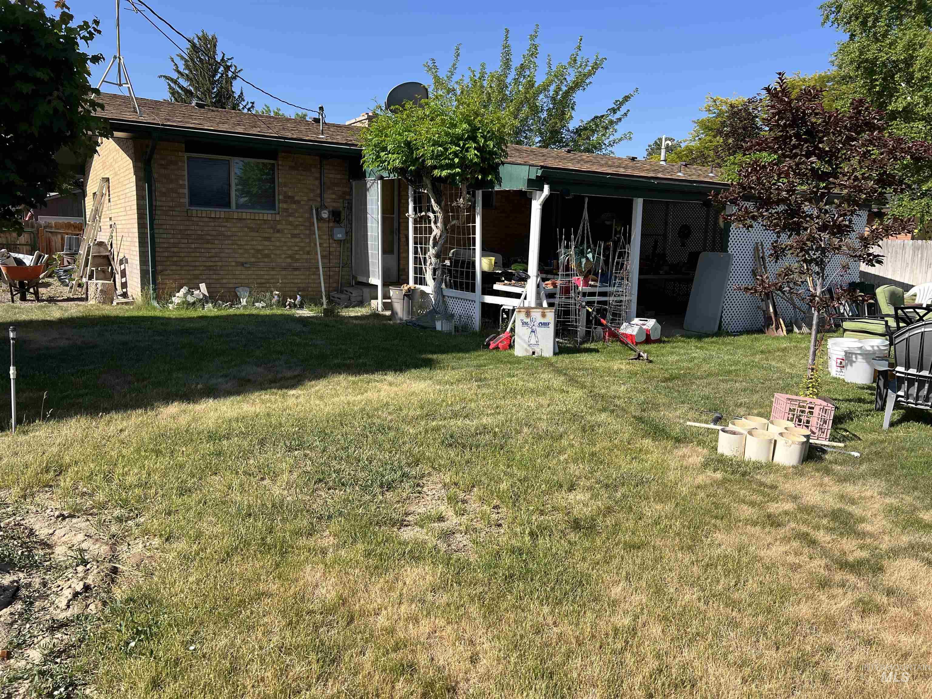 1423 Holly Dr Property Photo 8