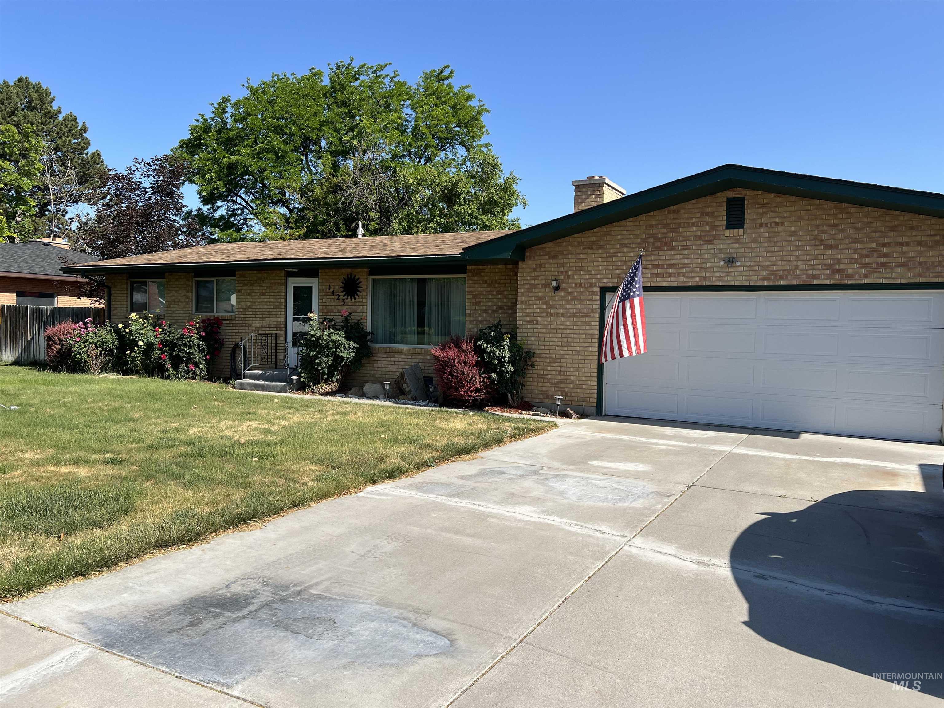 1423 Holly Dr Property Photo 11