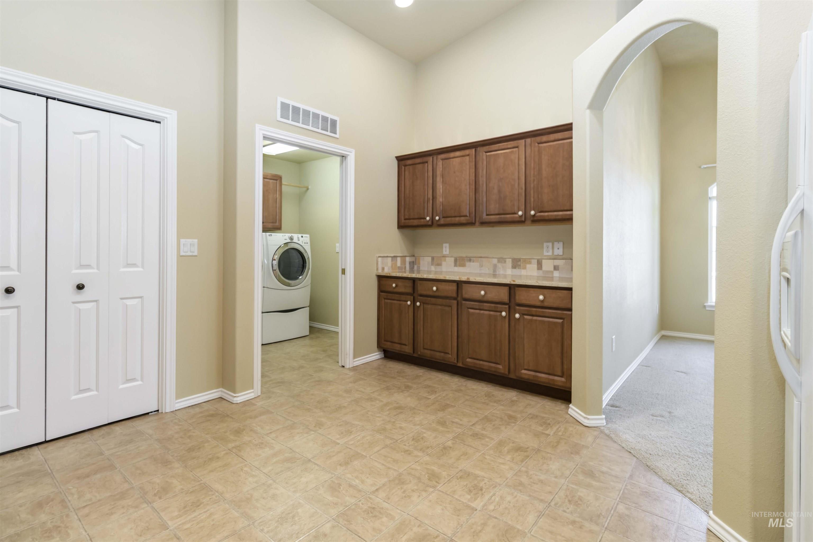 421 N David Frost St Property Photo 12