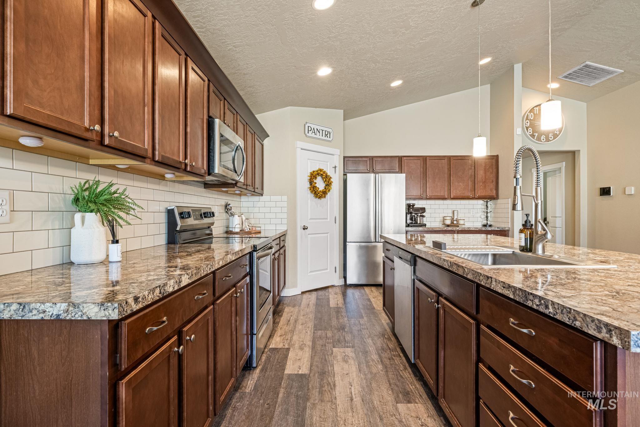 16848 Loggia Ave. Property Photo 10