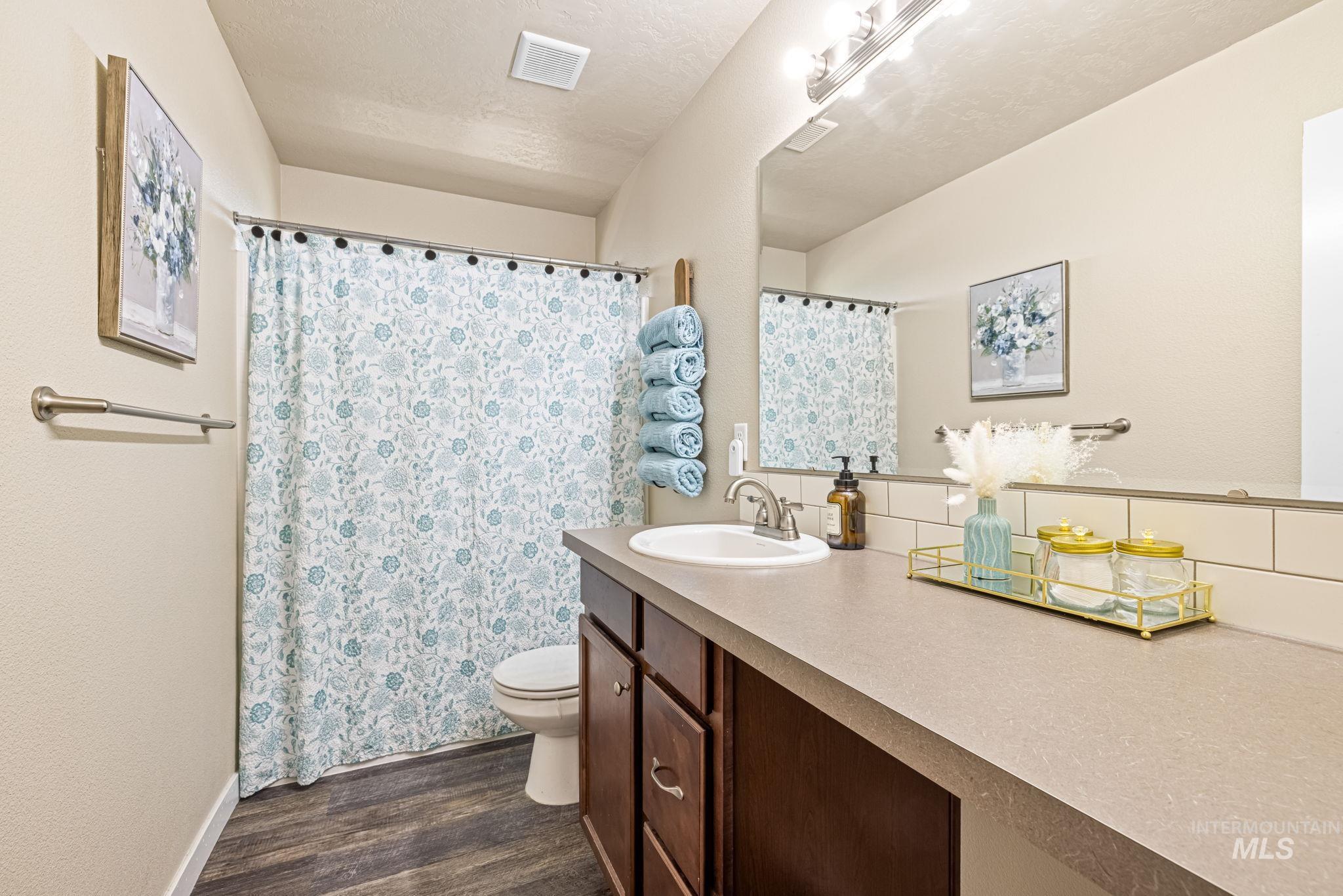 16848 Loggia Ave. Property Photo 13