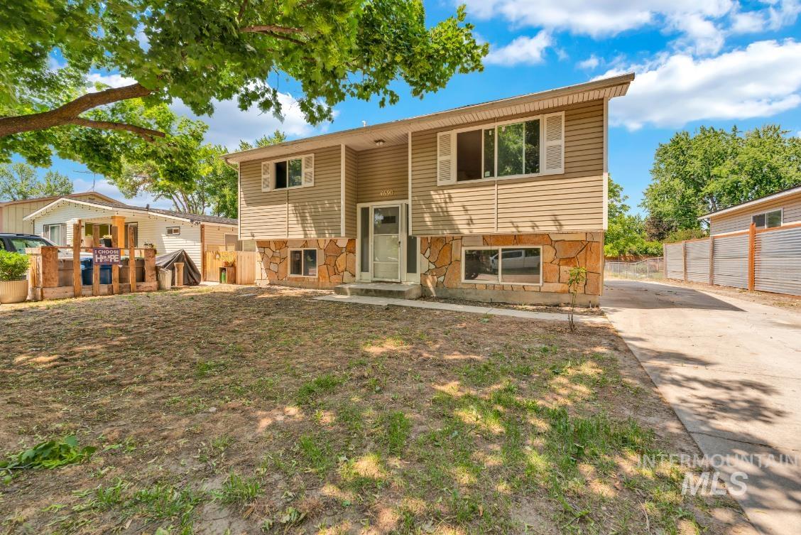 4690 Willow Ln Property Photo 1