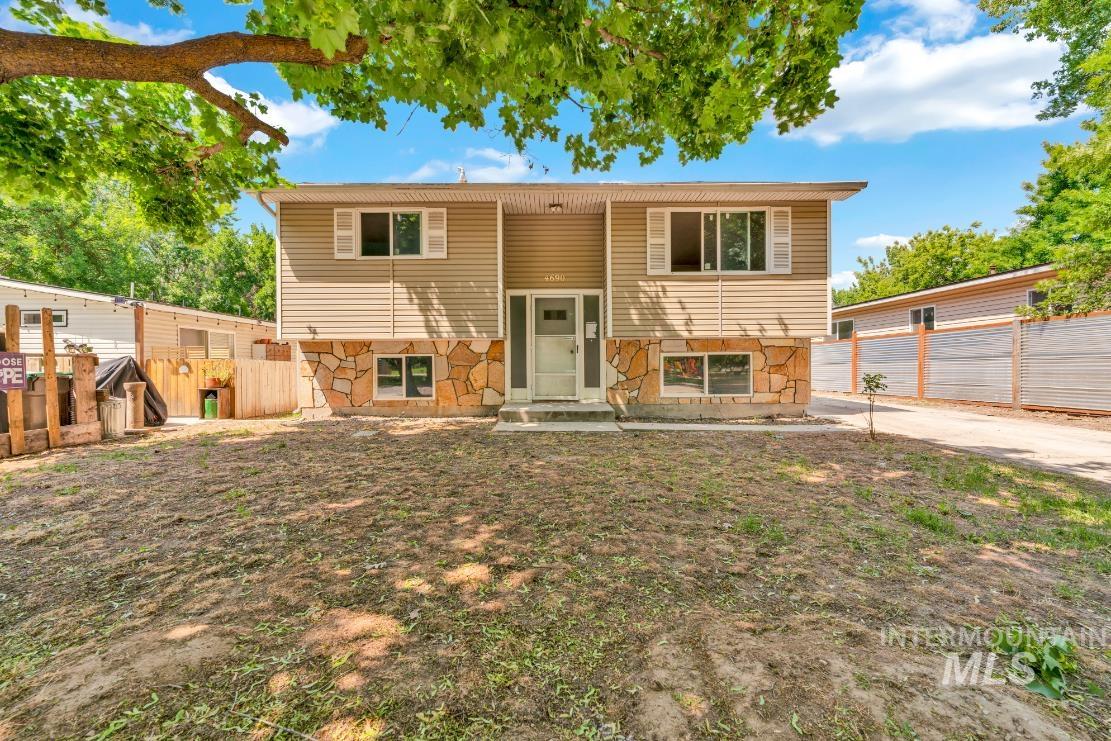 4690 Willow Ln Property Photo 2