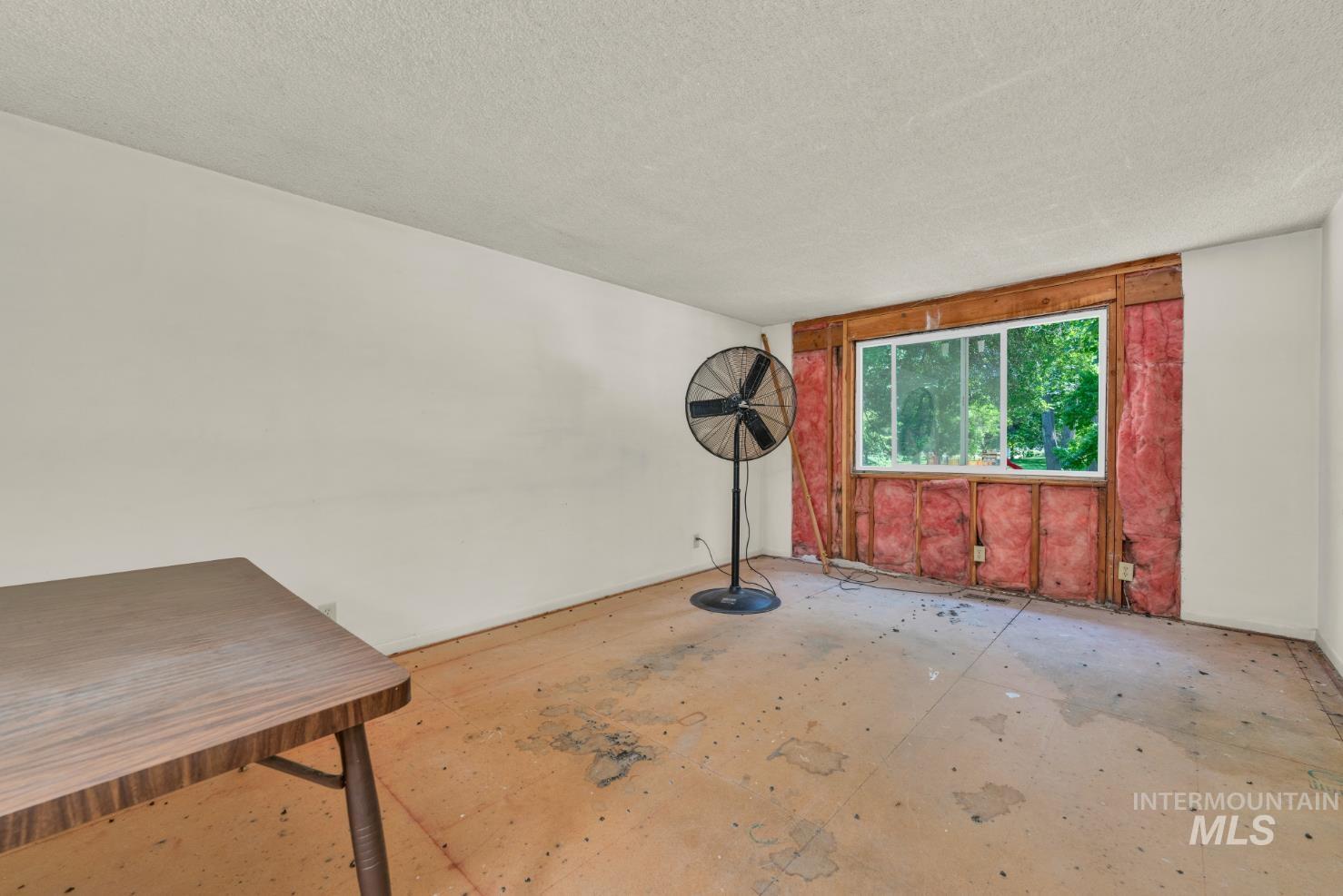 4690 Willow Ln Property Photo 5