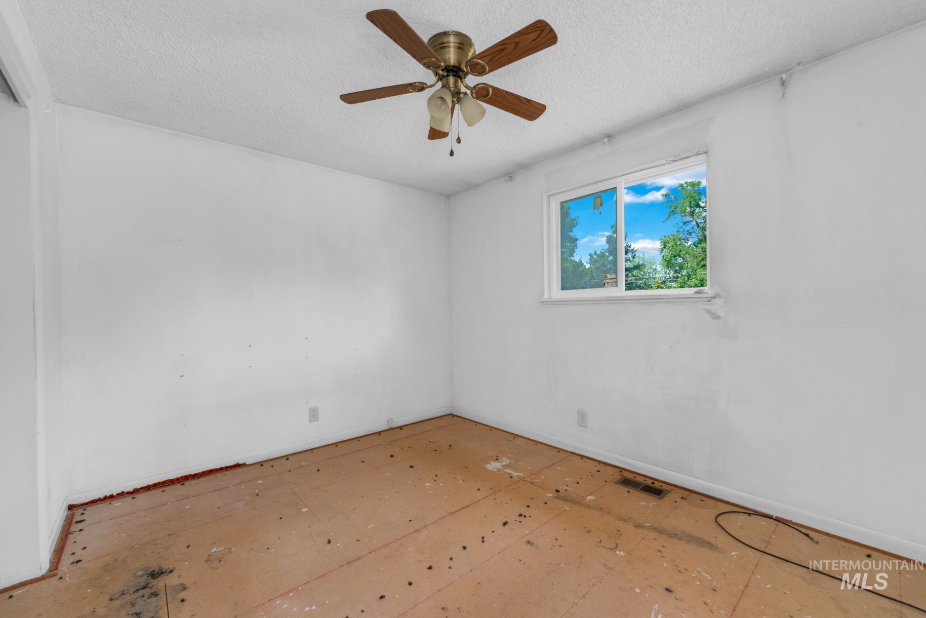 4690 Willow Ln Property Photo 16