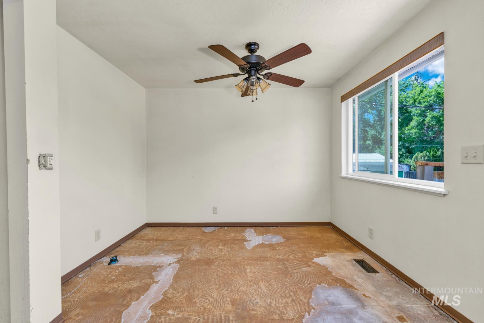 4690 Willow Ln Property Photo 17