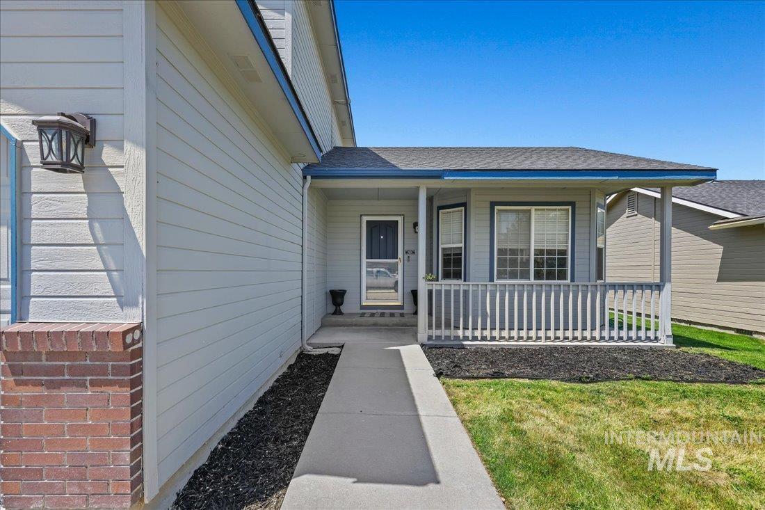 372 W Farmall Way