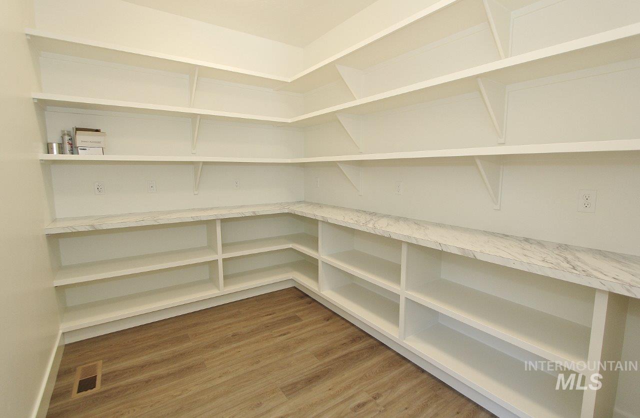 1268 E Andes Dr Property Photo 8