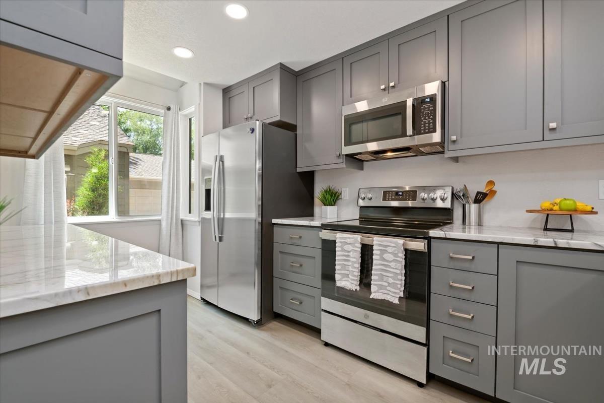 1924 Teal Ln Property Photo 5