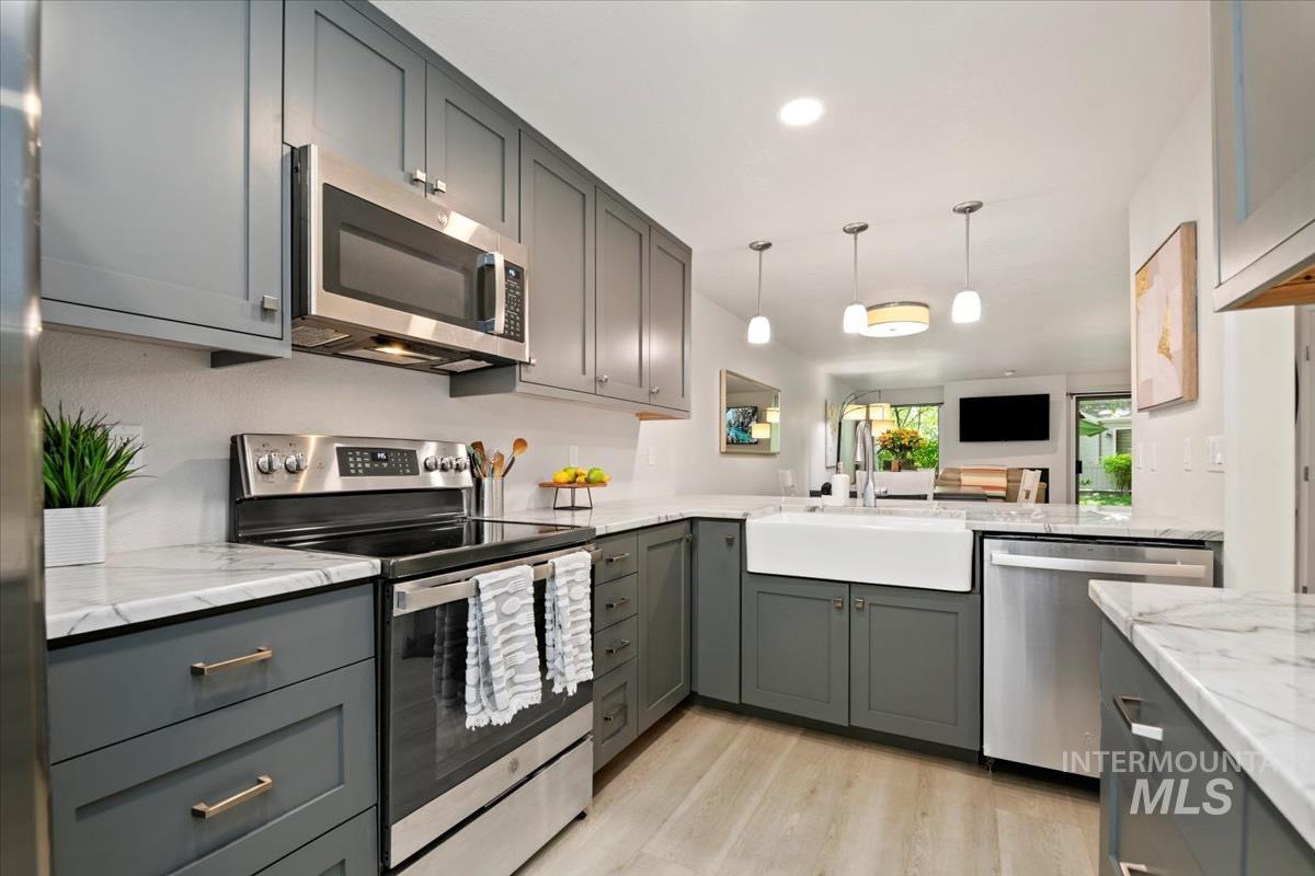 1924 Teal Ln Property Photo 7