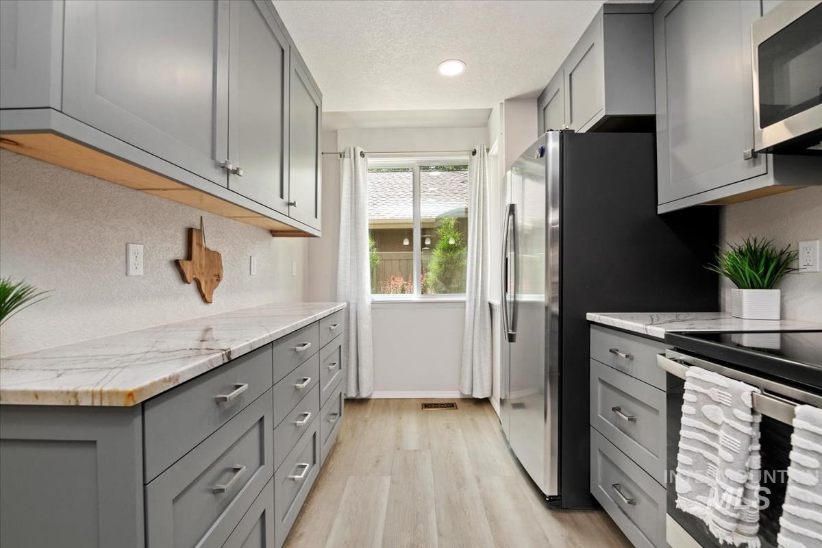 1924 Teal Ln Property Photo 8