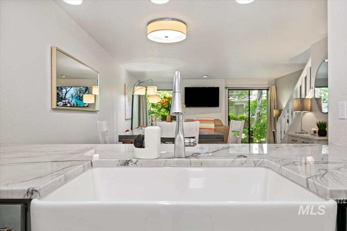 1924 Teal Ln Property Photo 9