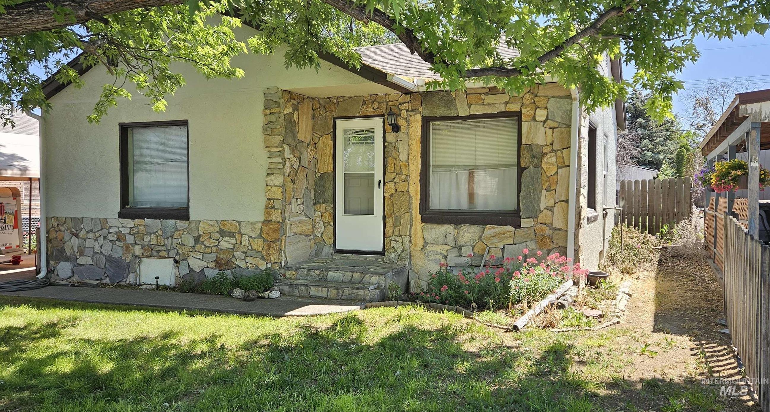 428 Martin St Property Photo 1