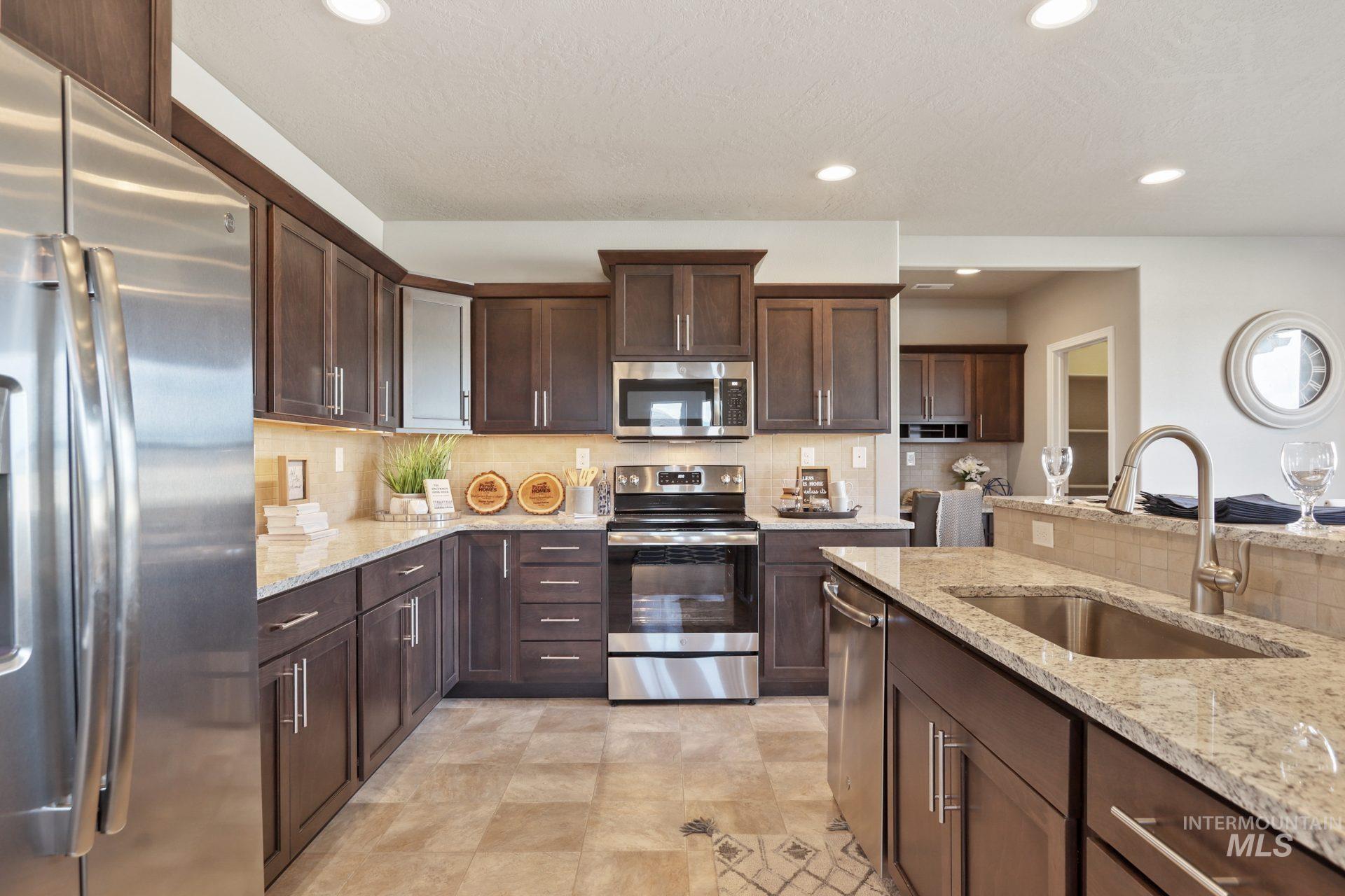 1676 Tule Dr. Property Photo 2