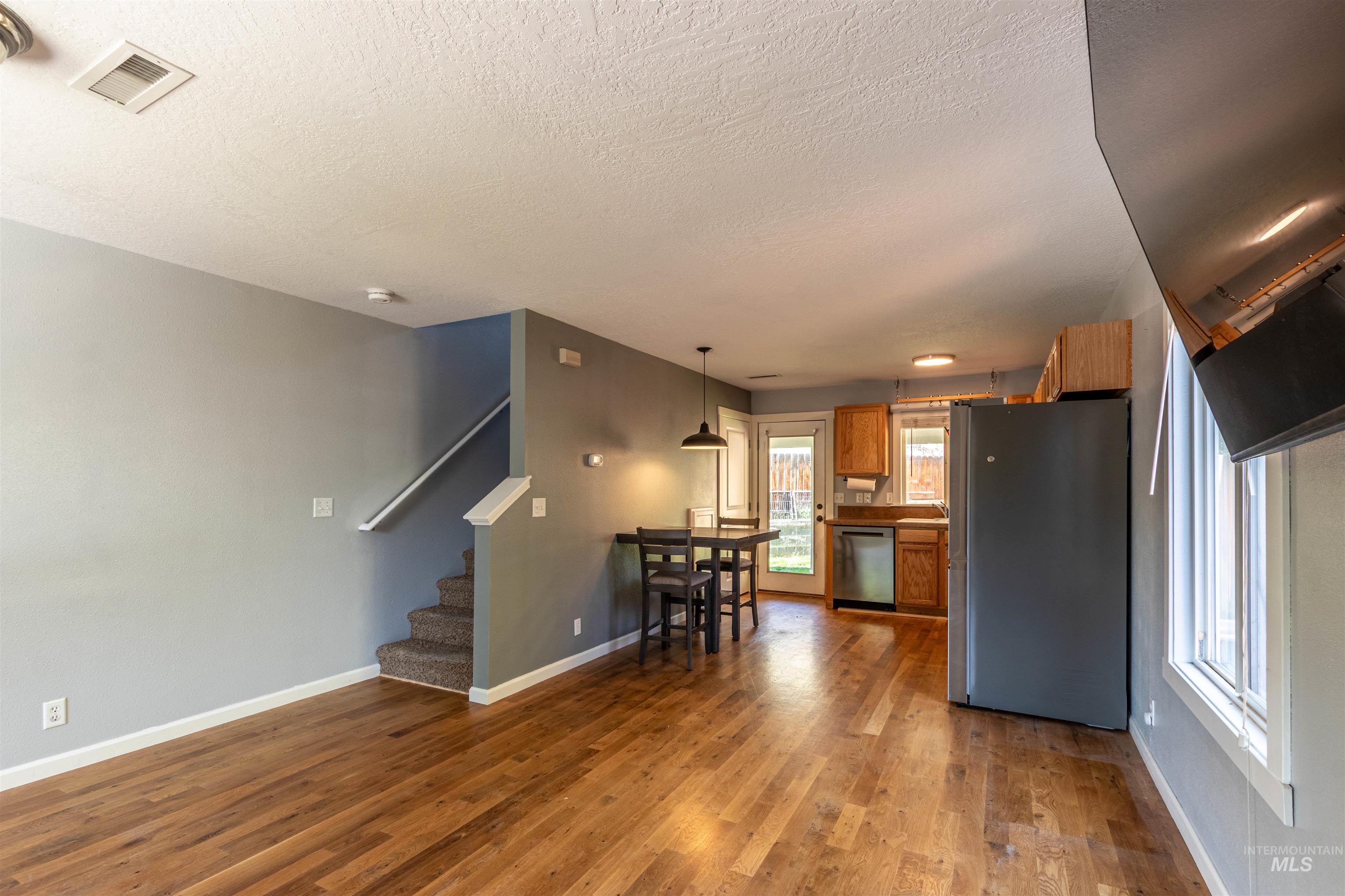 2701 S Gourley Property Photo 2